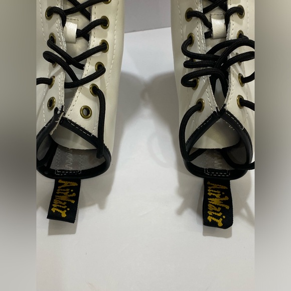 SOLD 🚨 Dr. Martens Leather Lace Up Boots - Picture 12 of 15